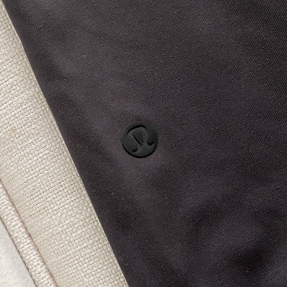 LULULEMON On The Fly Joggers *Luxtreme 28” Graphite Grey Size 2 - Picture 10 of 14